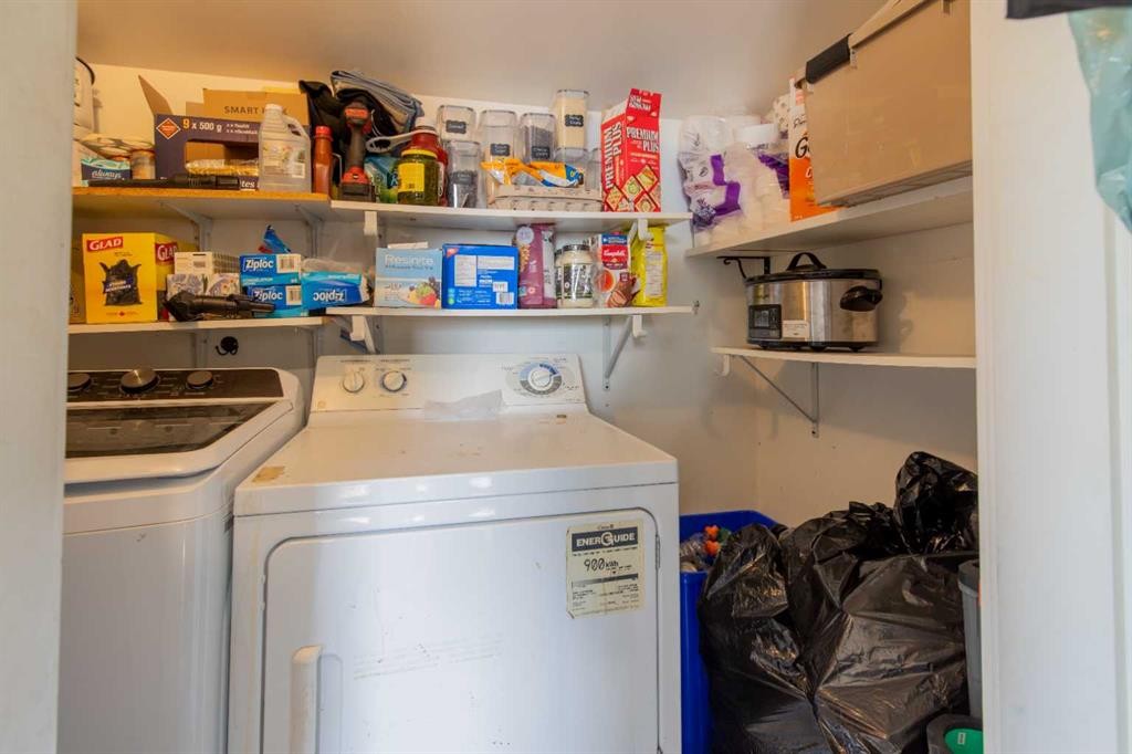 446 21 Street, Fort Macleod, AB - Indoor Photo Showing Laundry Room