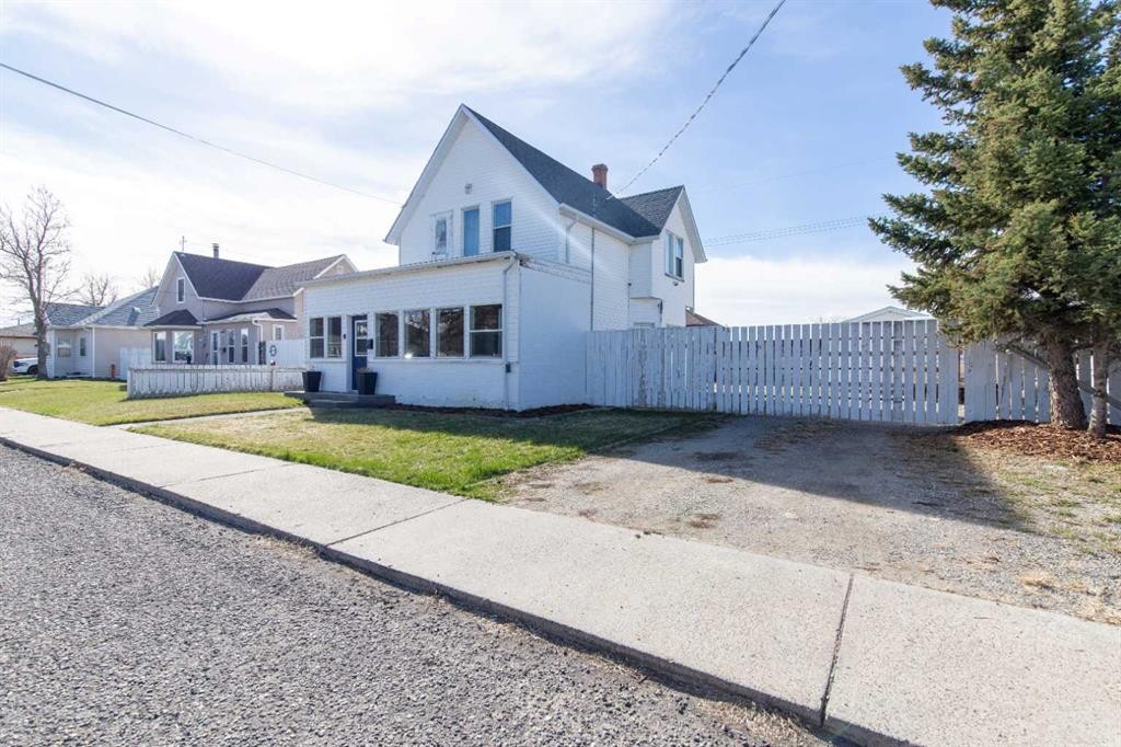 446 21 Street, Fort Macleod, AB - Outdoor
