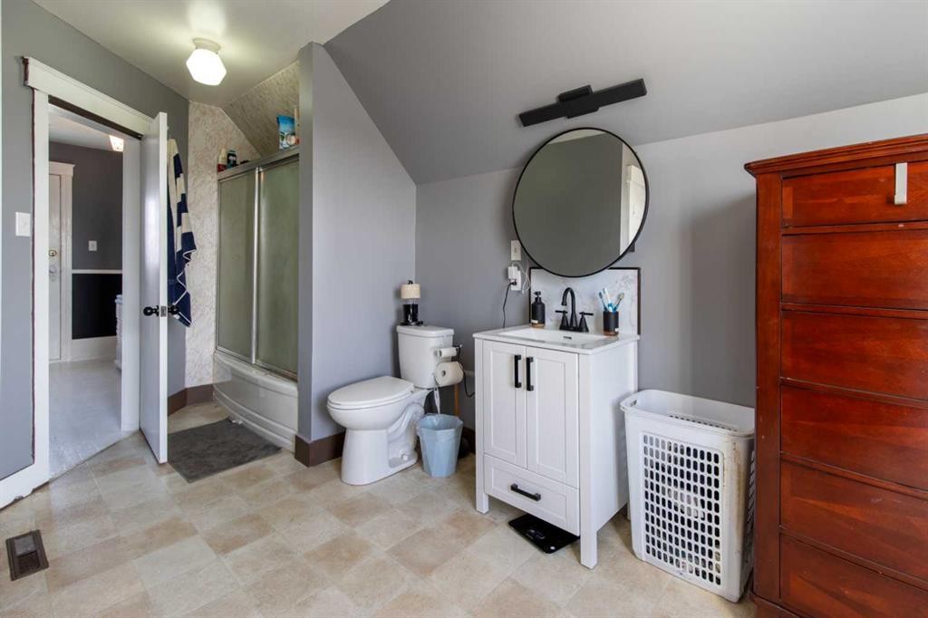 446 21 Street, Fort Macleod, AB - Indoor Photo Showing Bathroom