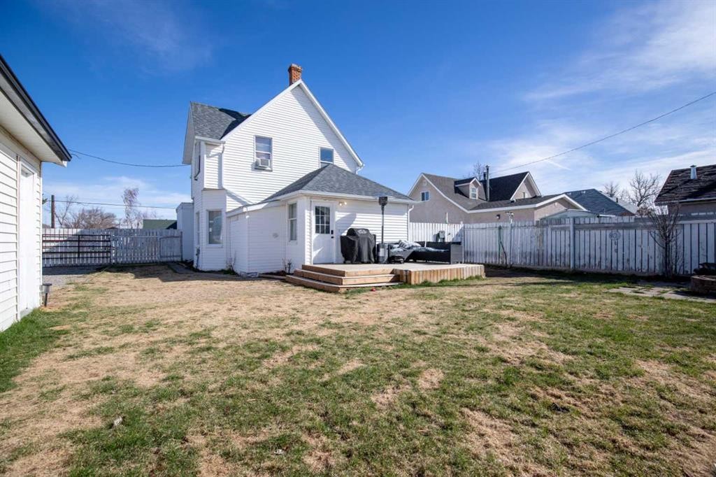 446 21 Street, Fort Macleod, AB - Outdoor