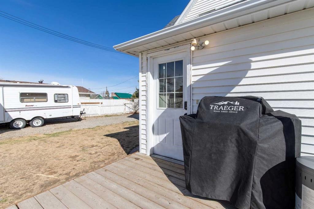 446 21 Street, Fort Macleod, AB - Outdoor With Exterior