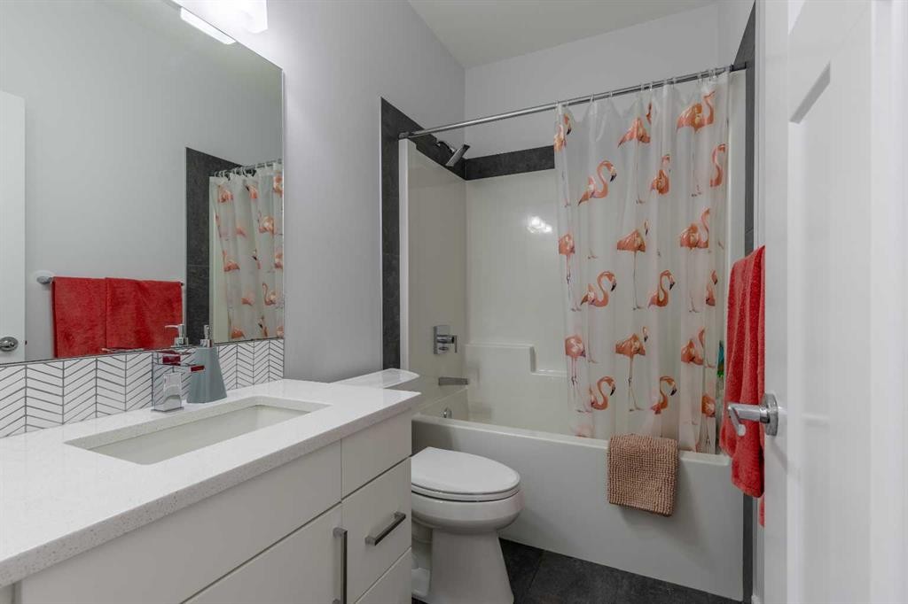 784 Coalbrook Close West, Lethbridge, AB - Indoor Photo Showing Bathroom