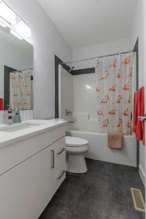 784 Coalbrook Close West, Lethbridge, AB - Indoor Photo Showing Bathroom