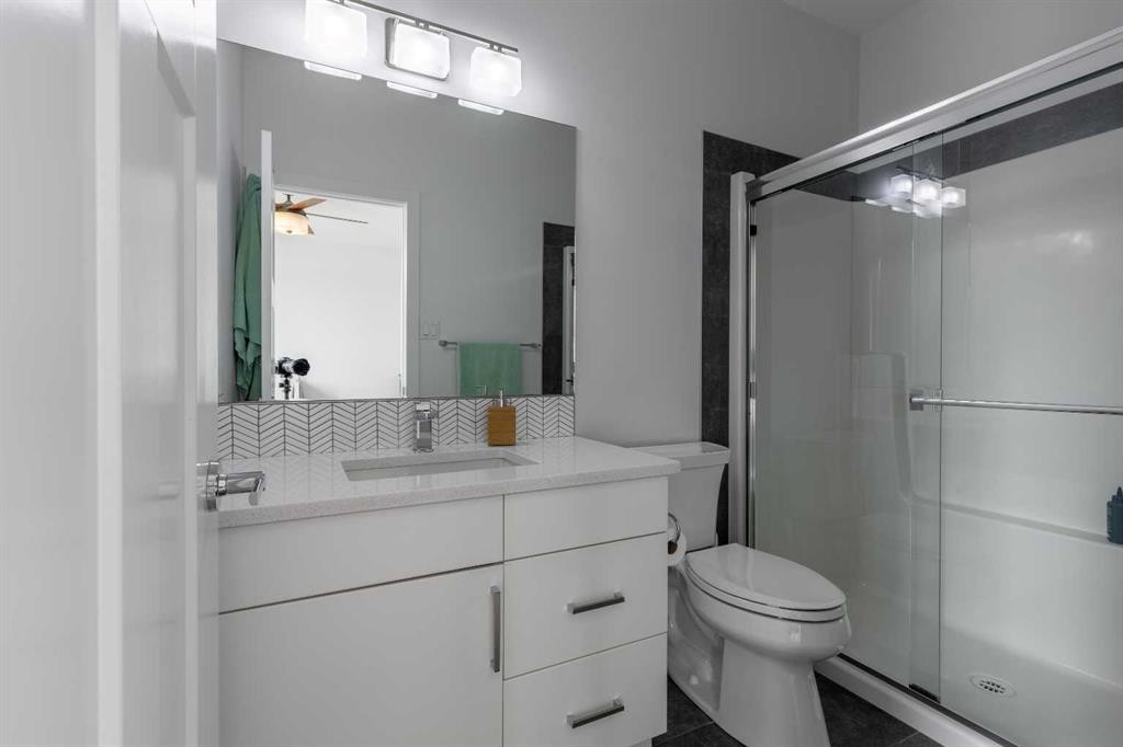 784 Coalbrook Close West, Lethbridge, AB - Indoor Photo Showing Bathroom