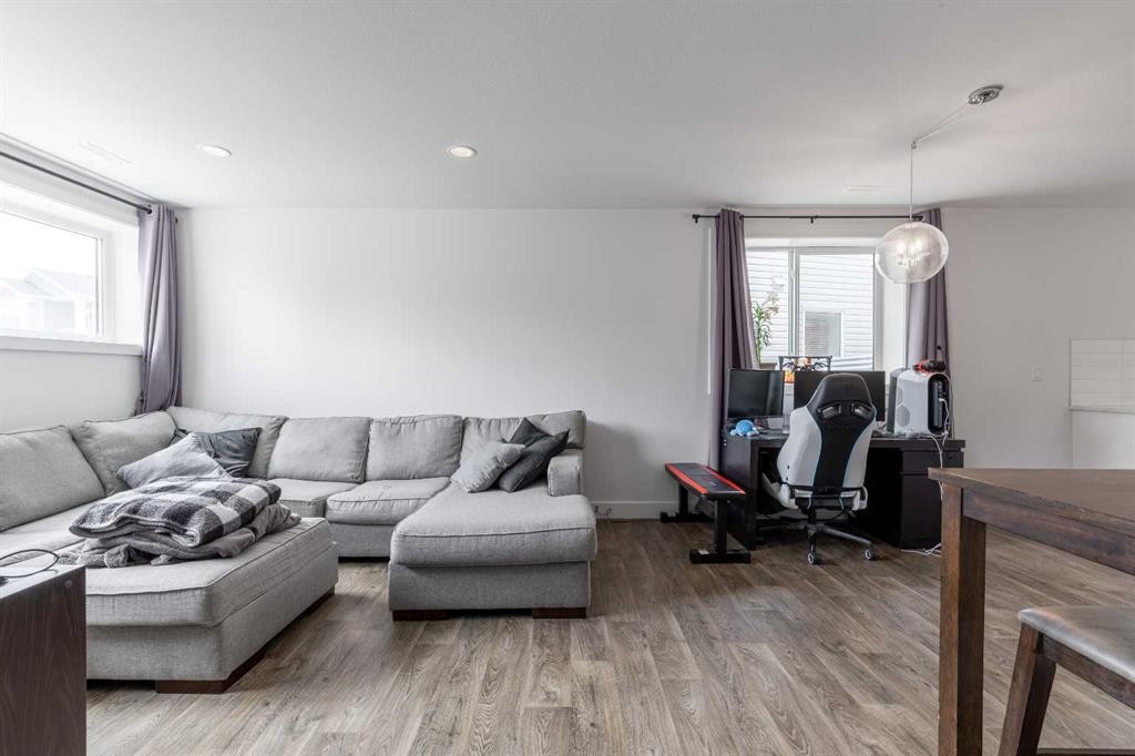 784 Coalbrook Close West, Lethbridge, AB - Indoor Photo Showing Living Room