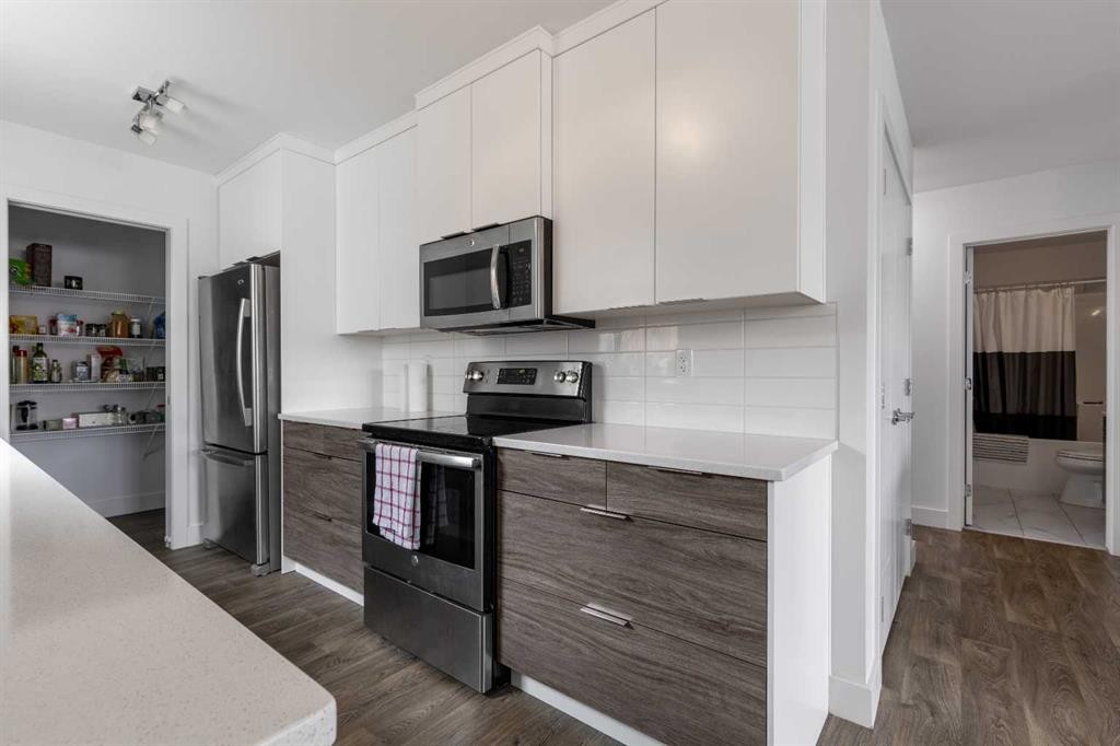 784 Coalbrook Close West, Lethbridge, AB - Indoor Photo Showing Kitchen
