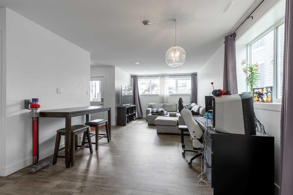 784 Coalbrook Close West, Lethbridge, AB - Indoor