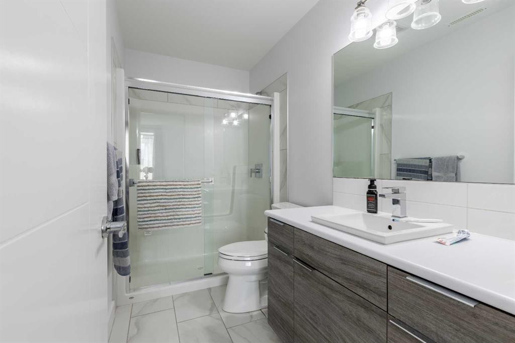 784 Coalbrook Close West, Lethbridge, AB - Indoor Photo Showing Bathroom