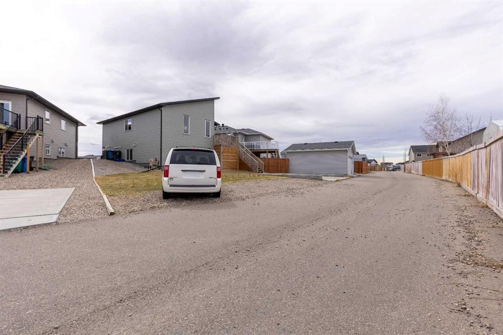 784 Coalbrook Close West, Lethbridge, AB - Outdoor