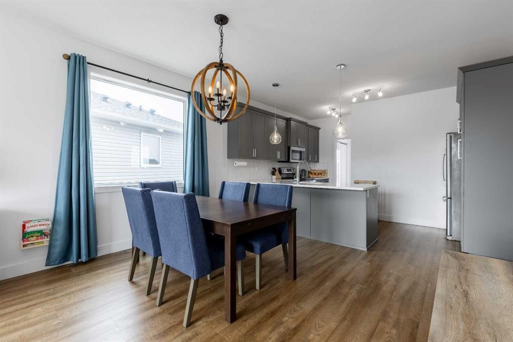 784 Coalbrook Close West, Lethbridge, AB - Indoor Photo Showing Dining Room