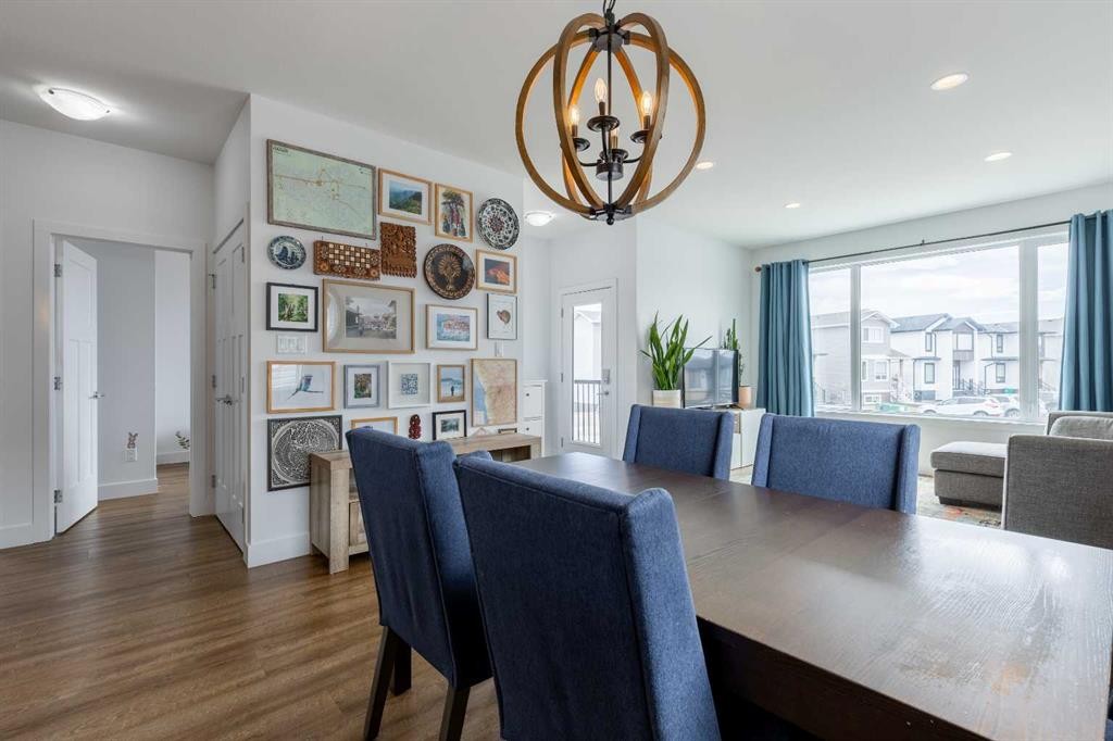 784 Coalbrook Close West, Lethbridge, AB - Indoor Photo Showing Dining Room