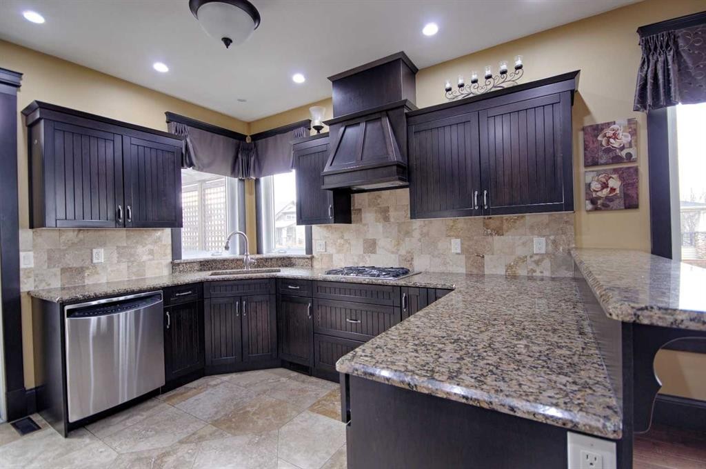 226 Riverstone Boulevard West, Lethbridge, AB - Indoor Photo Showing Kitchen With Upgraded Kitchen