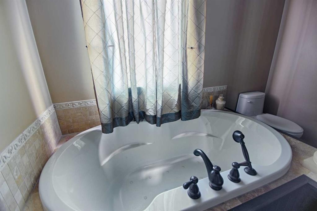 226 Riverstone Boulevard West, Lethbridge, AB - Indoor Photo Showing Bathroom