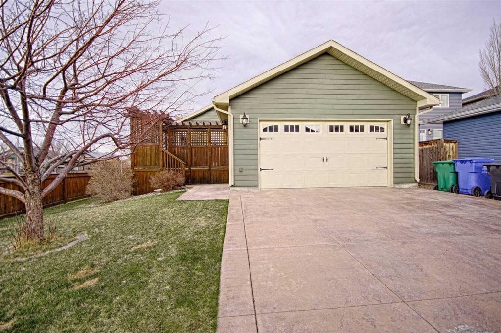 226 Riverstone Boulevard West, Lethbridge, AB - Outdoor