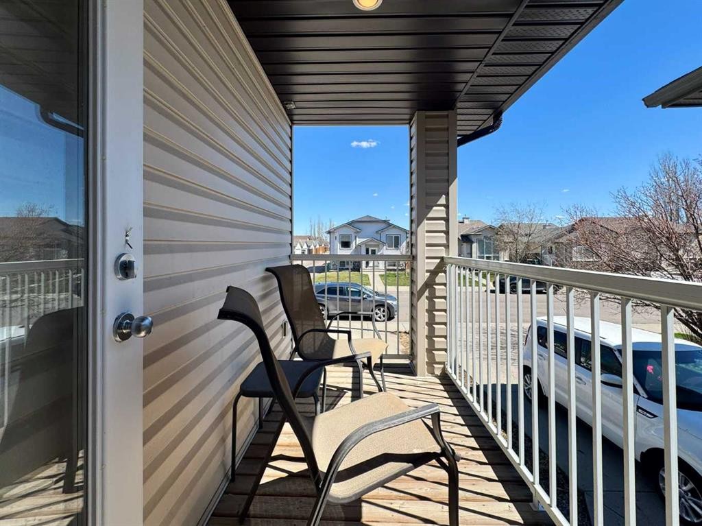 344 Lynx Crescent North, Lethbridge, AB - Outdoor With Exterior