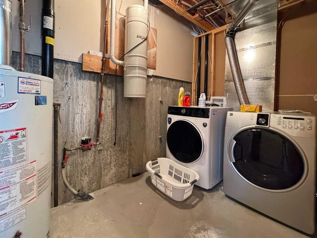 344 Lynx Crescent North, Lethbridge, AB - Indoor Photo Showing Laundry Room