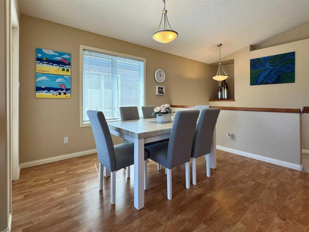 344 Lynx Crescent North, Lethbridge, AB - Indoor Photo Showing Dining Room