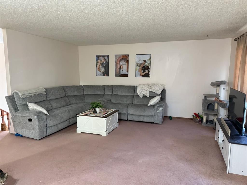 146 Mcgill Boulevard West, Lethbridge, AB