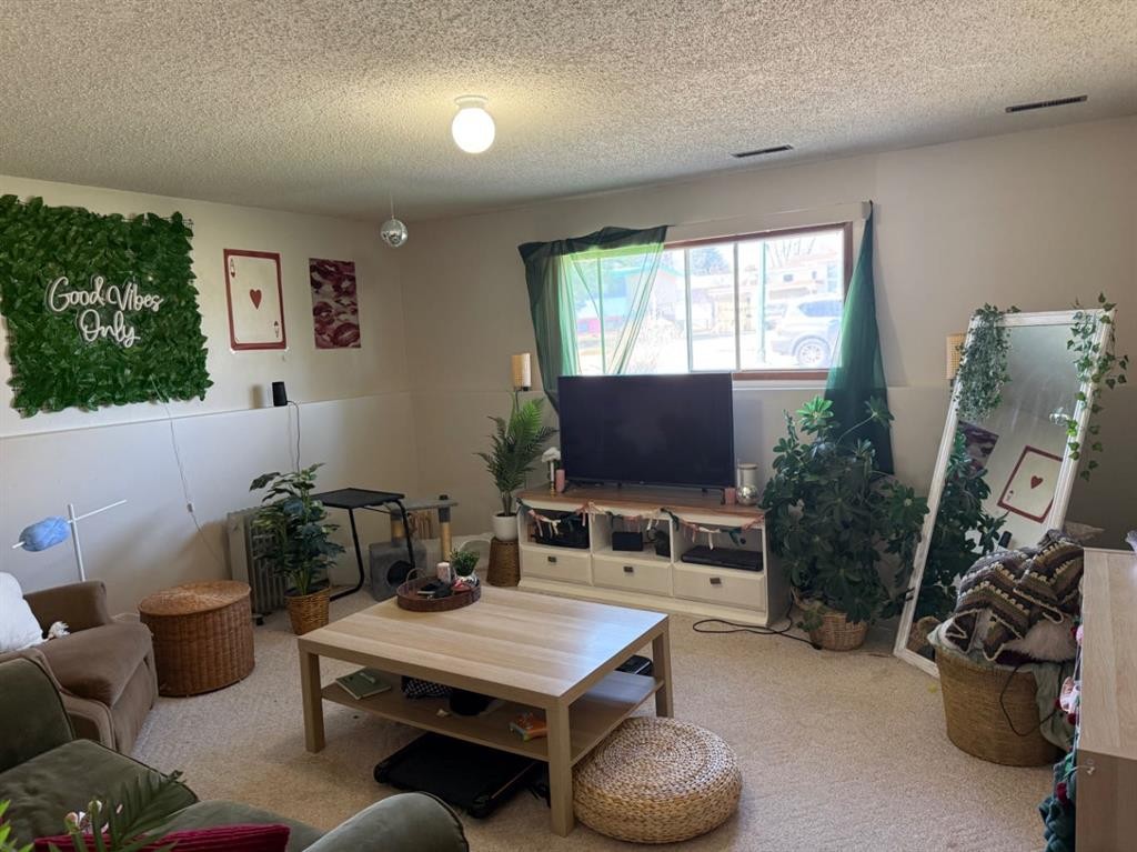 146 Mcgill Boulevard West, Lethbridge, AB