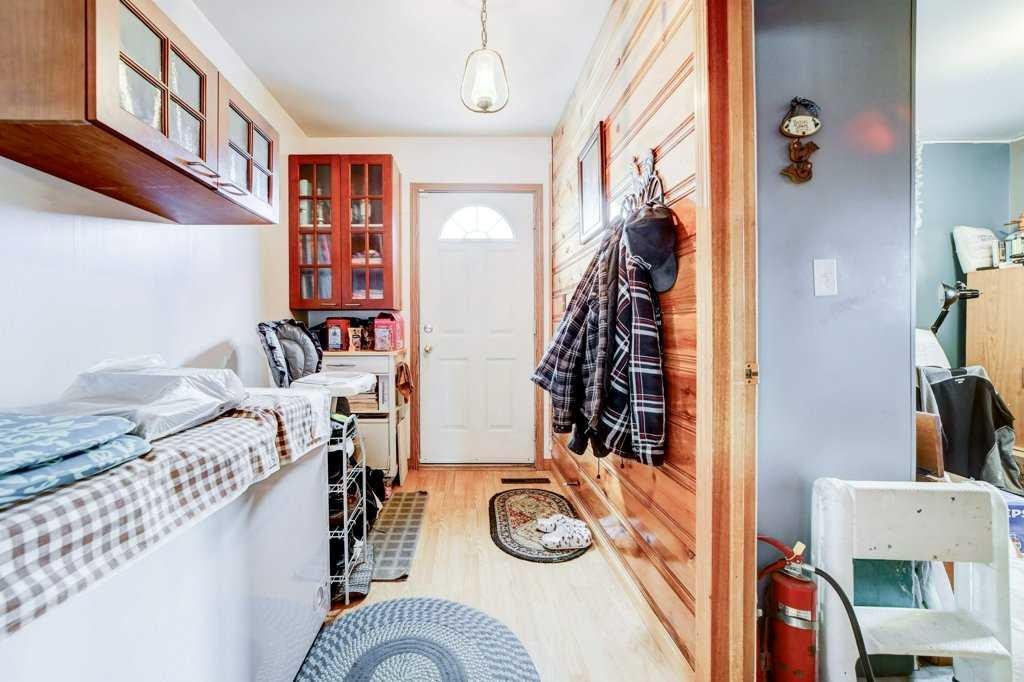 379N 300 E, Raymond, AB - Indoor Photo Showing Other Room