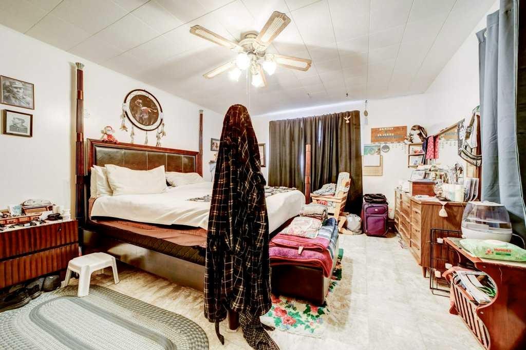 379N 300 E, Raymond, AB - Indoor Photo Showing Bedroom