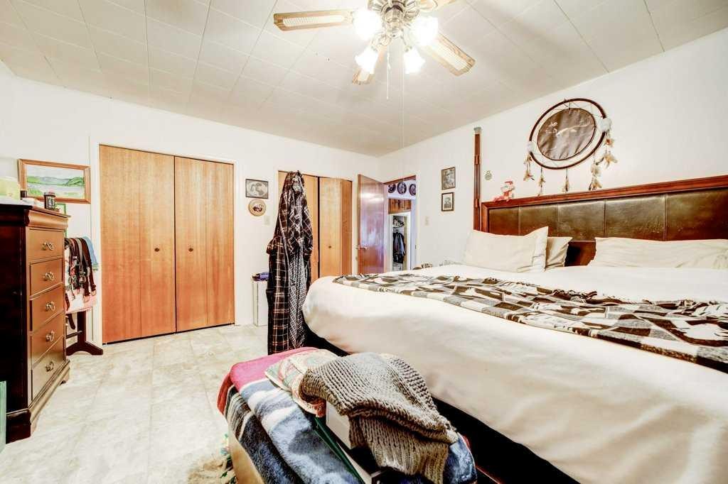 379N 300 E, Raymond, AB - Indoor Photo Showing Bedroom