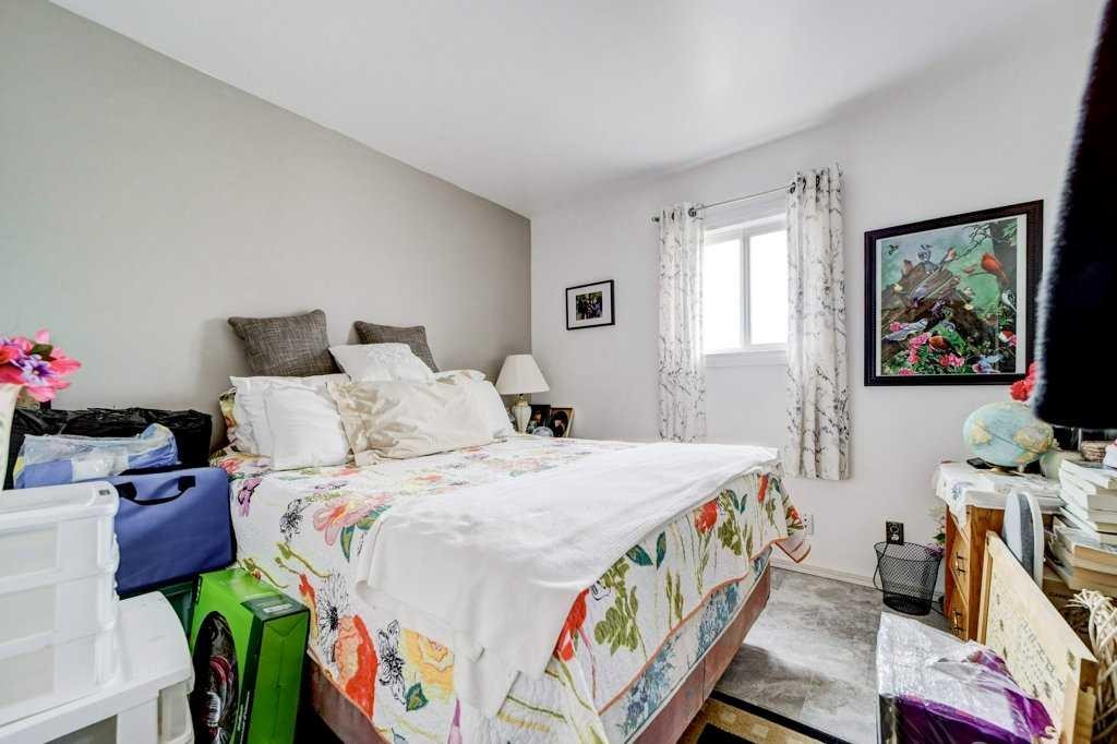 379N 300 E, Raymond, AB - Indoor Photo Showing Bedroom