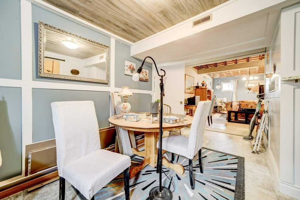 379N 300 E, Raymond, AB - Indoor Photo Showing Dining Room