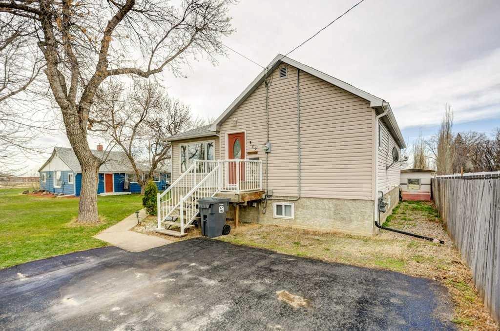 379N 300 E, Raymond, AB - Outdoor