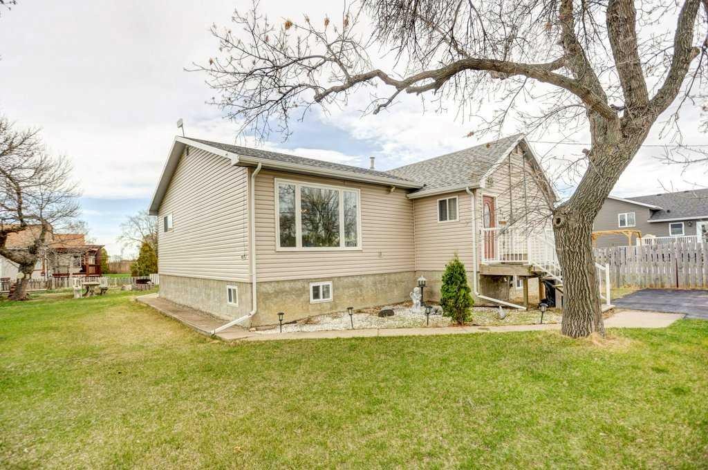 379N 300 E, Raymond, AB - Outdoor