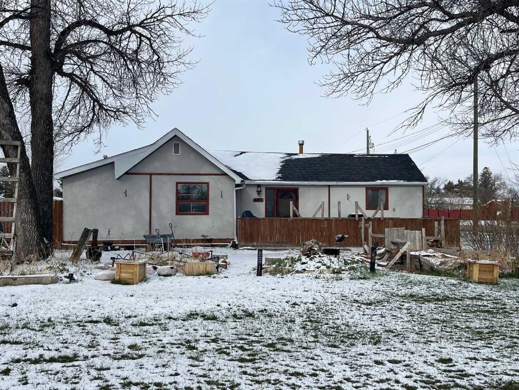 505 4 Street, Stirling, AB - Outdoor With Deck Patio Veranda