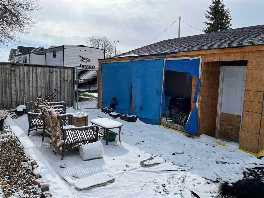 505 4 Street, Stirling, AB - Outdoor With Deck Patio Veranda With Exterior