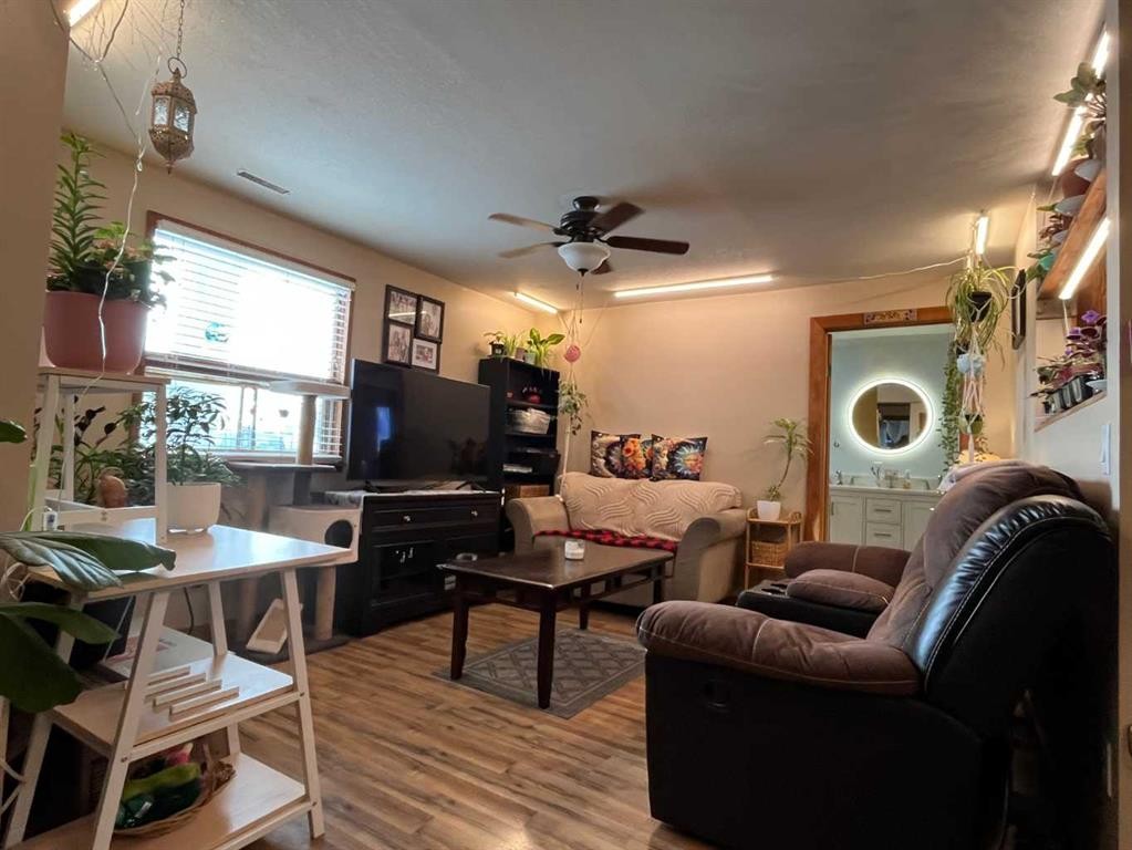 505 4 Street, Stirling, AB - Indoor Photo Showing Other Room