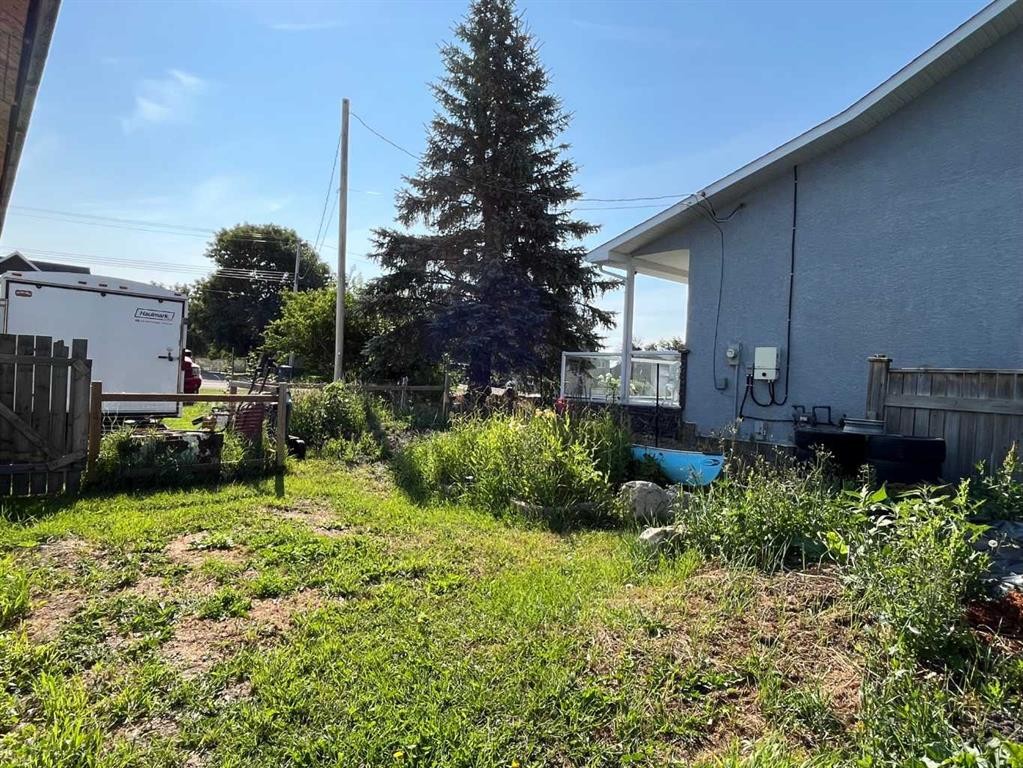 505 4 Street, Stirling, AB - Outdoor