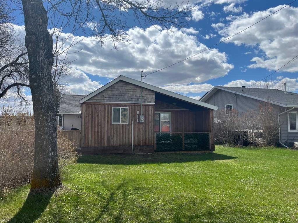 505 4 Street, Stirling, AB - Outdoor