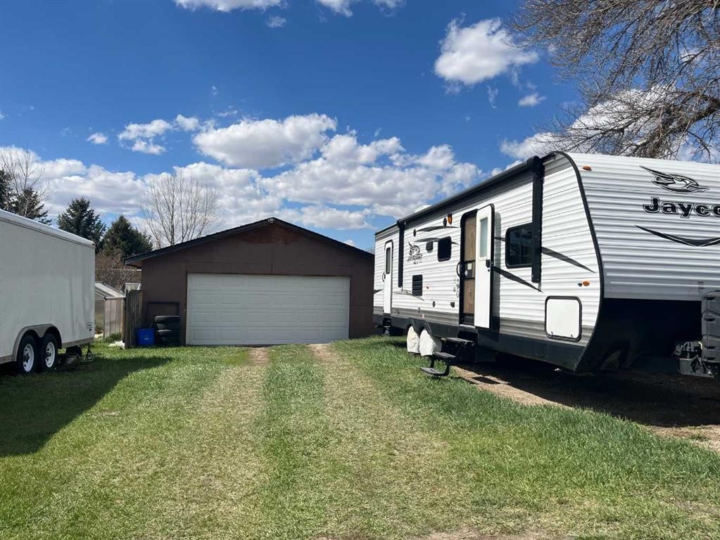 505 4 Street, Stirling, AB - Outdoor