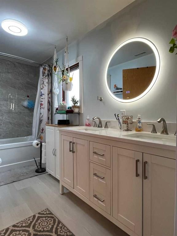 505 4 Street, Stirling, AB - Indoor Photo Showing Bathroom