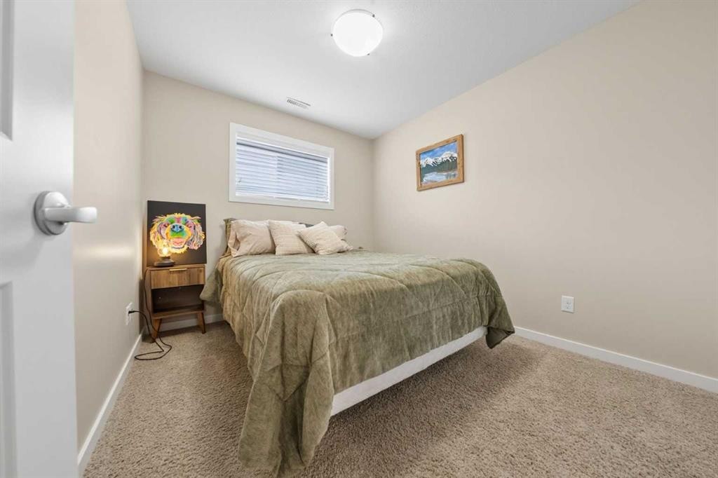 389 Moonlight Way West, Lethbridge, AB - Indoor Photo Showing Bedroom