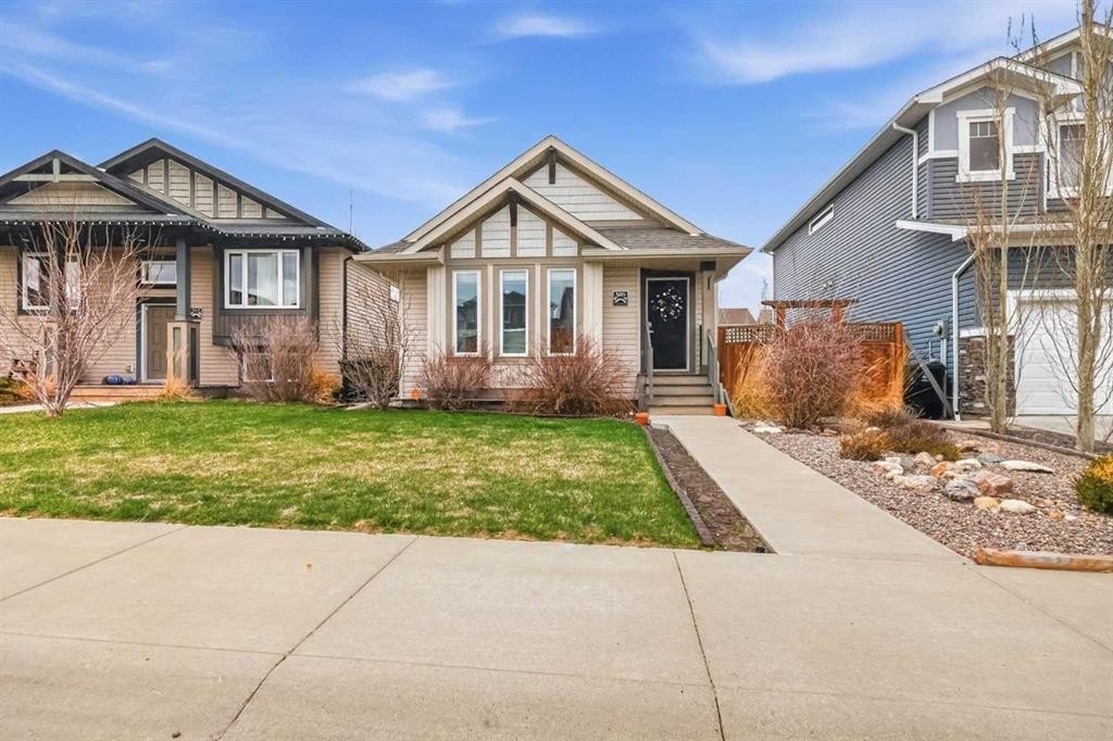 389 Moonlight Way West, Lethbridge, AB - Outdoor With Facade