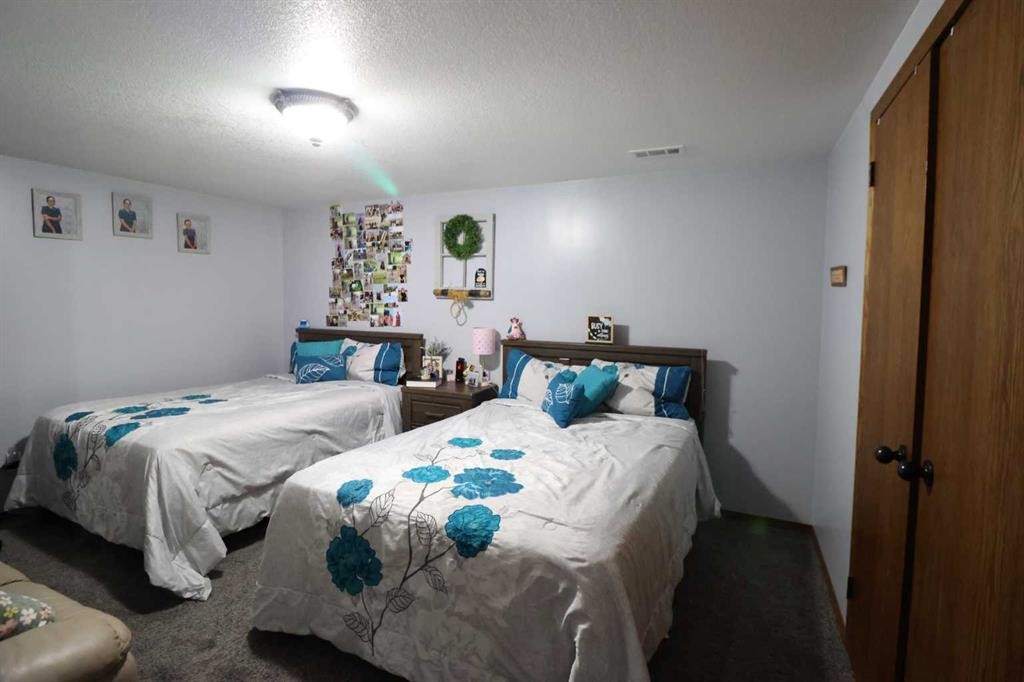 4726 57 Ave, Taber, AB - Indoor Photo Showing Bedroom