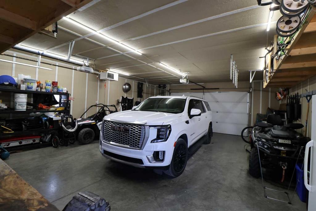 4726 57 Ave, Taber, AB - Indoor Photo Showing Garage