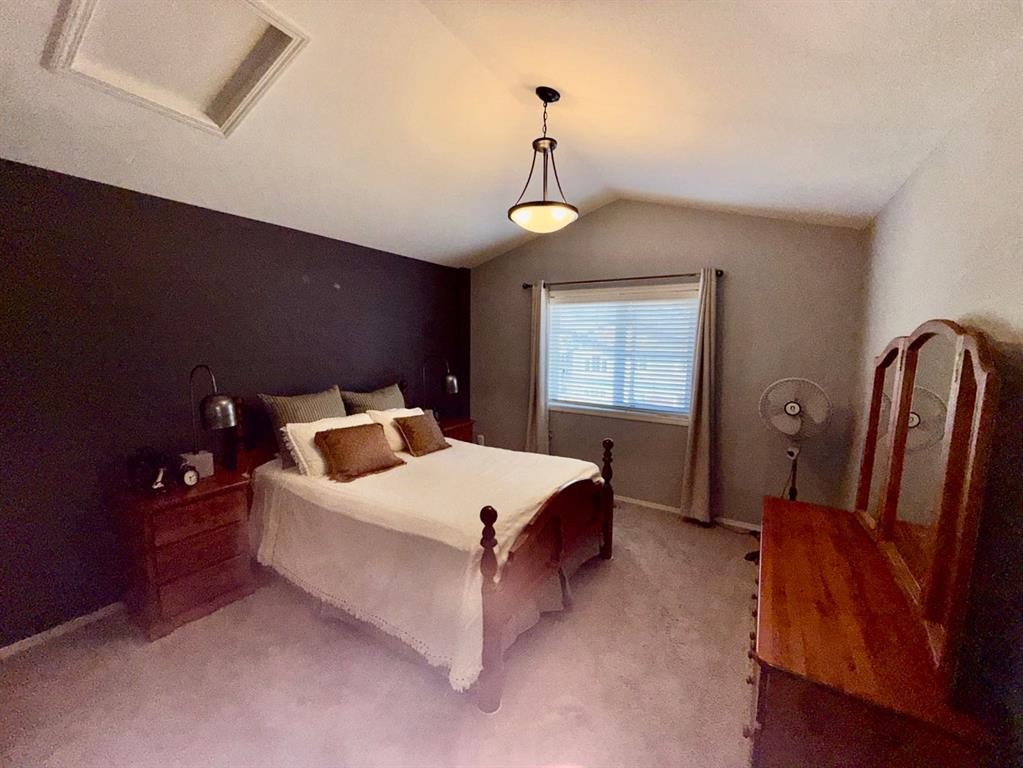 755 Silkstone Close West, Lethbridge, AB - Indoor Photo Showing Bedroom