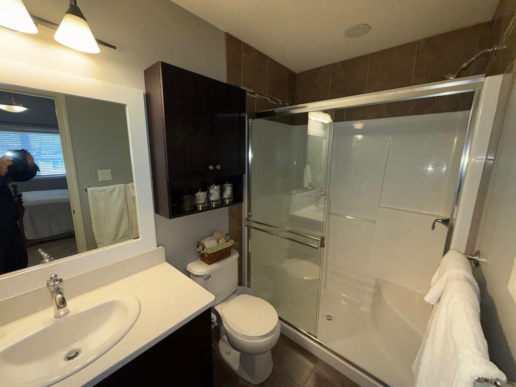 755 Silkstone Close West, Lethbridge, AB - Indoor Photo Showing Bathroom