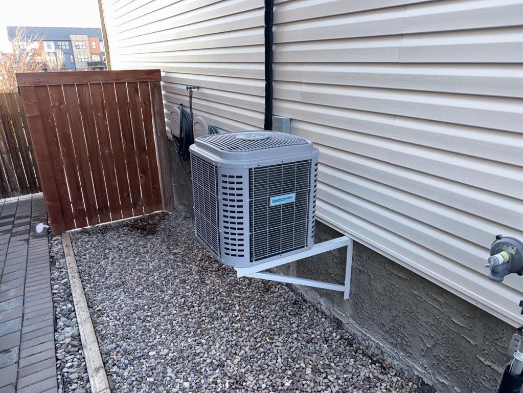 755 Silkstone Close West, Lethbridge, AB - Outdoor