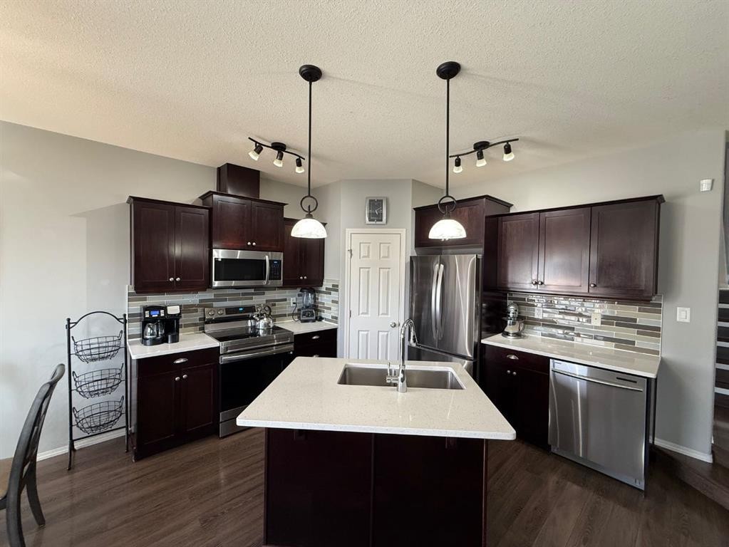 755 Silkstone Close West, Lethbridge, AB - Indoor Photo Showing Kitchen With Upgraded Kitchen