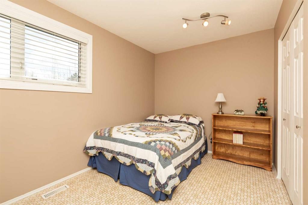 3512 20 Avenue South, Lethbridge, AB - Indoor Photo Showing Bedroom