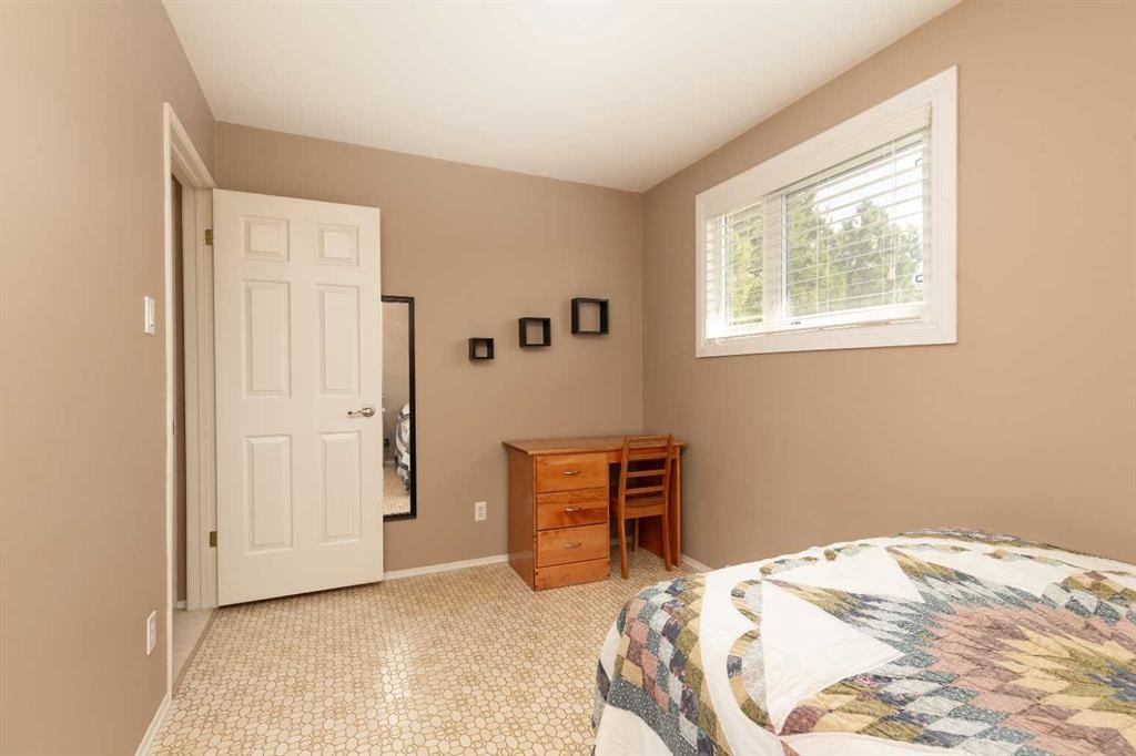 3512 20 Avenue South, Lethbridge, AB - Indoor Photo Showing Bedroom