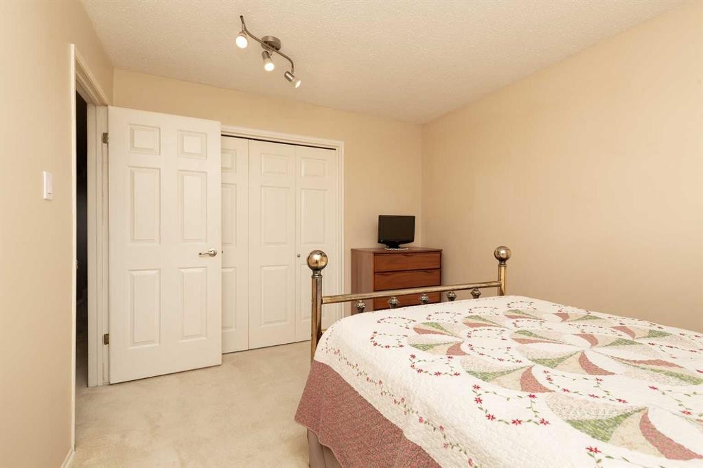 3512 20 Avenue South, Lethbridge, AB - Indoor Photo Showing Bedroom