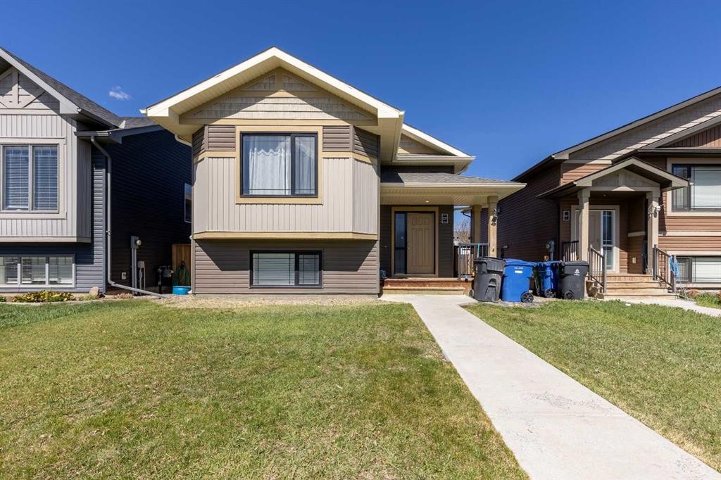 537 Blackwolf Boulevard North, Lethbridge, AB - Outdoor With Facade