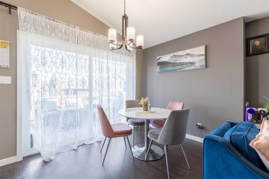 537 Blackwolf Boulevard North, Lethbridge, AB - Indoor Photo Showing Dining Room